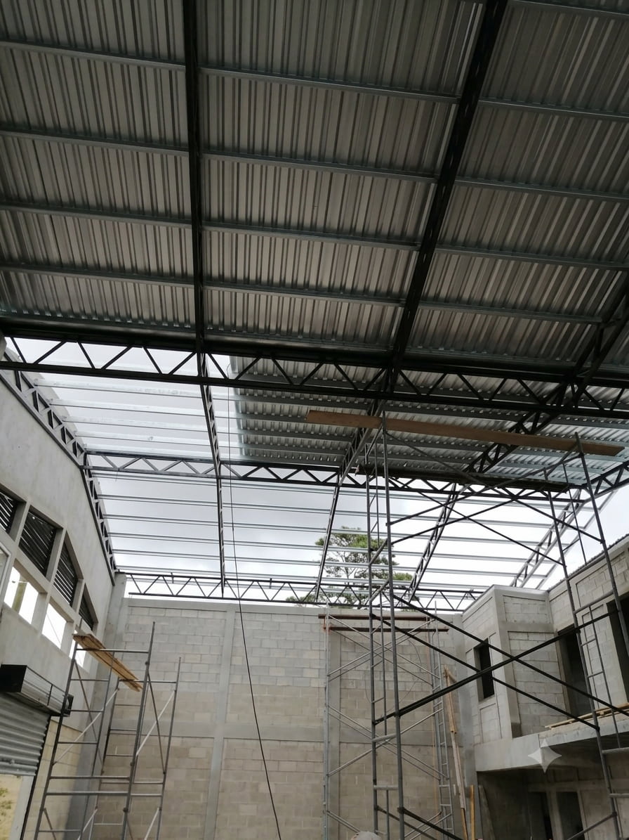 Estructura metálica obra comercial Innova Forza